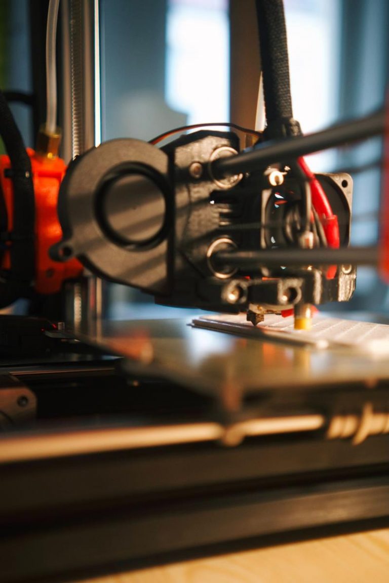 Jak druk 3D wpłynął na proces produkcji prototypów w przemyśle chemicznym?